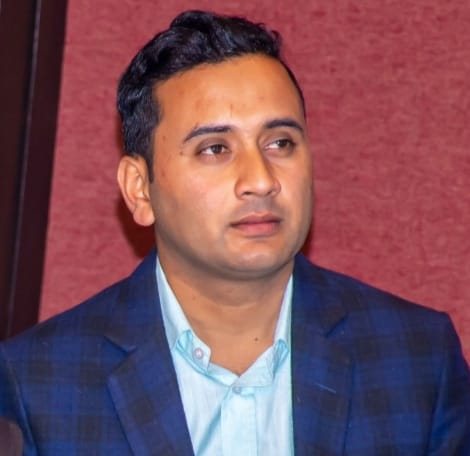 नवीन ढुंगाना