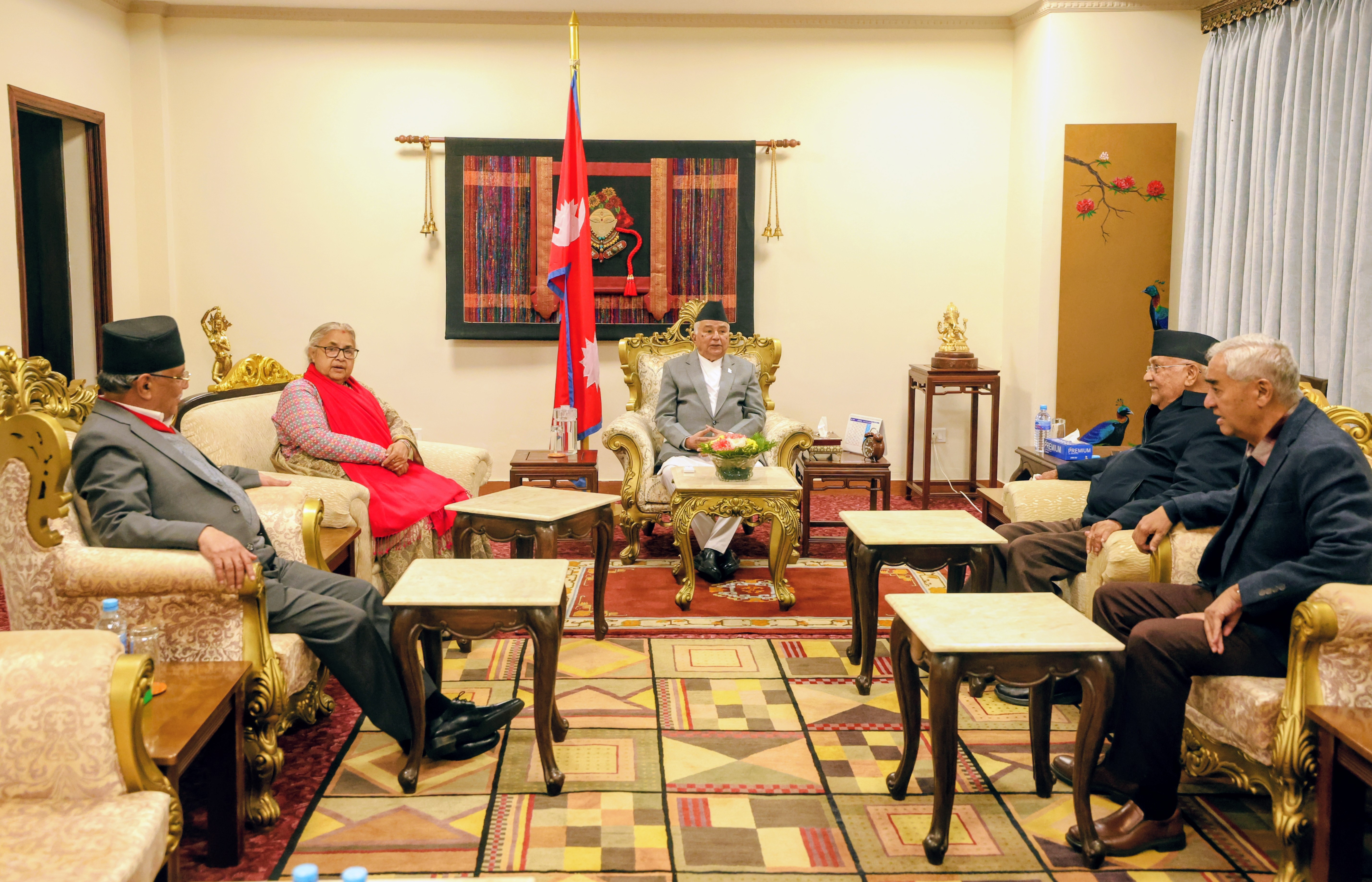 राष्ट्रपतिको पहलमा पहिलो पटक प्रधानमन्त्री कार्कीसँगदेउवा, ओली र प्रचण्डको भेट