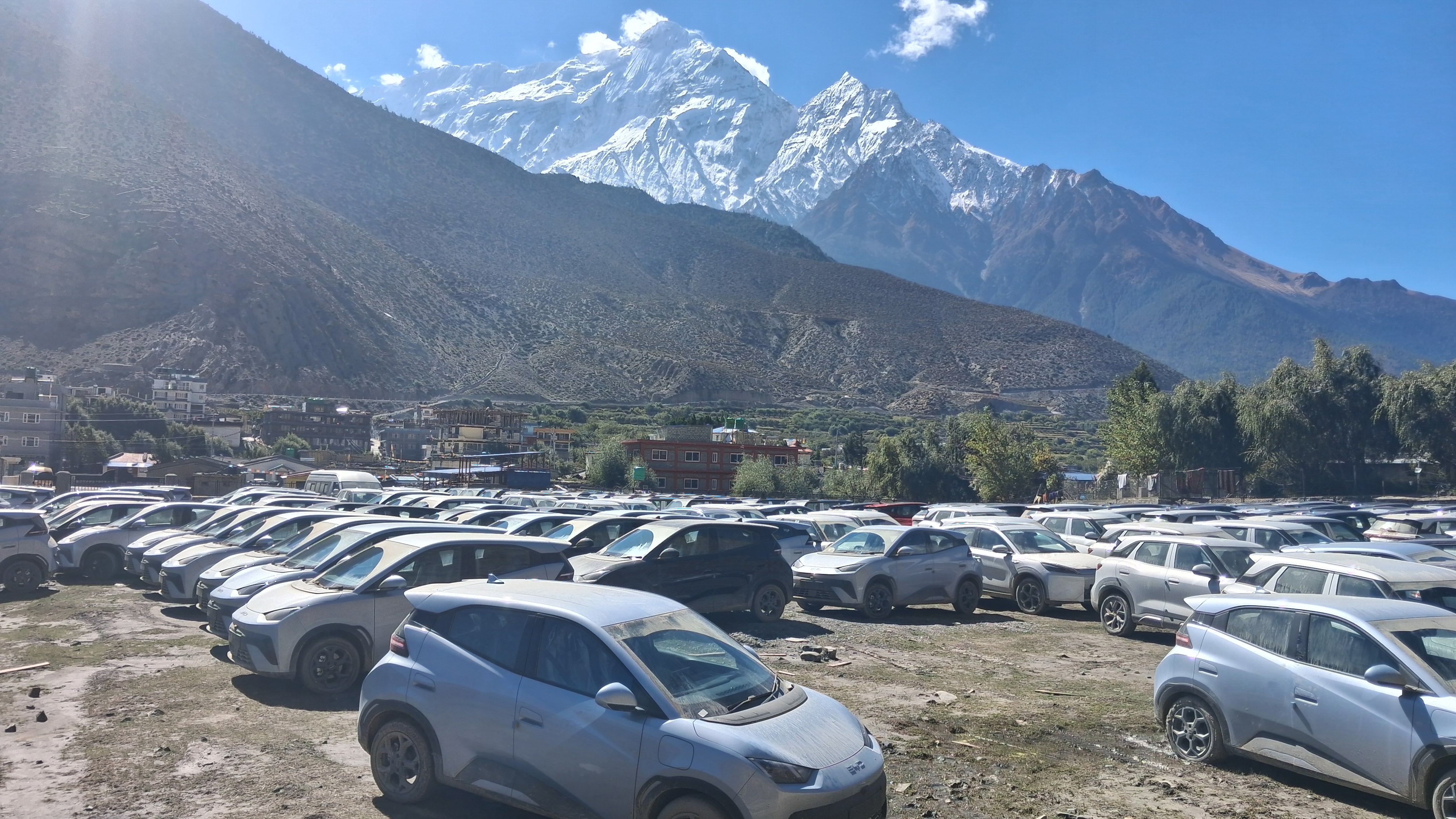 कोरला नाकाबाट भित्रिएका २ हजार ५०० भन्दा बढी इभी रोकिए मुस्ताङमै