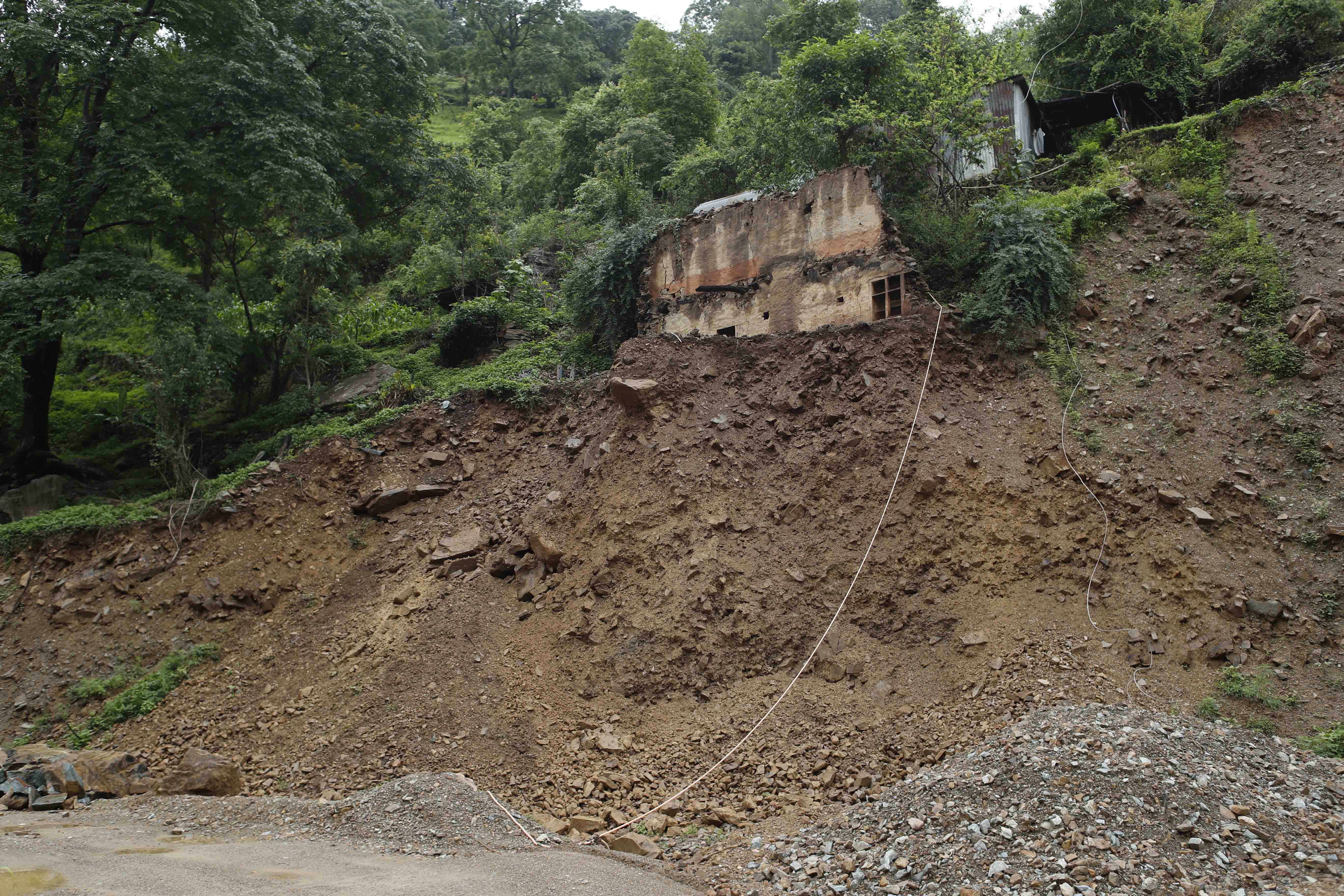 2_Dhunge-Village_Damaged-House_AB_4444-1751079493.jpg