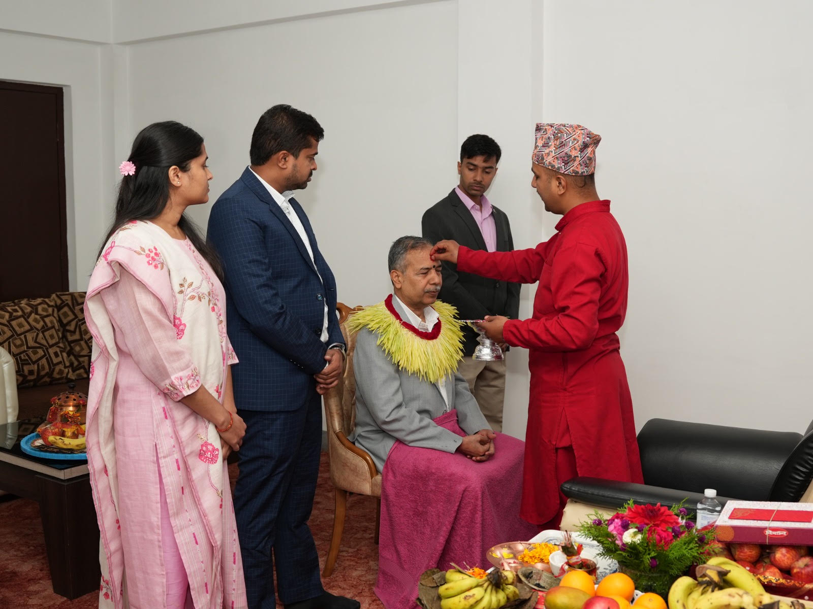 उपराष्ट्रपतिबाट बडादसैँको टीका ग्रहण