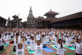 अन्तर्राष्ट्रिय योग दिवसका अवसरमा भक्तपुर दरबार क्षेत्रमा सामूहिक योगाभ्यास (तस्बिरहरु)