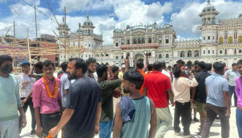 हर्क साम्पाङलाई स्वागत गर्न जानकी मन्दिर पुगेका कार्यकर्ता लखेटिए