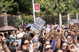 बालिका हत्याको विरोधमा आज पनि वीरगन्ज–पथलैया सडकखण्ड अवरुद्ध