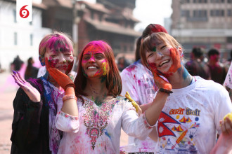 तस्बिरमा बसन्तपुरको होली