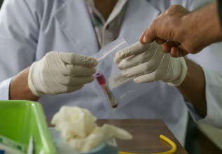 भोटेकोशी बाढीपछि हराइरहेका बाँकेका १६ आफन्तको डिएनए सङ्कलन