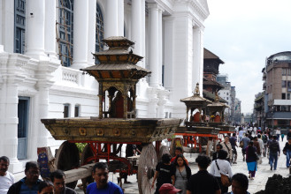 यसरी बनाइँदैछ गणेश, भैरव र कुमारीको रथ (तस्बिरहरू)