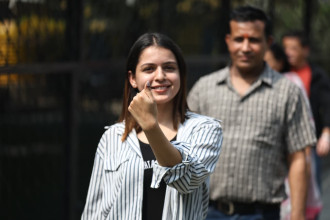 पहिलो पटक मतदान गरेका झापा–५ का जेनजी मतदाता (तस्बिरहरु)