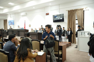 संसदमा बालेनलाई नदेखेपछि बहिष्कार गरेर हिडे हर्क साम्पाङ