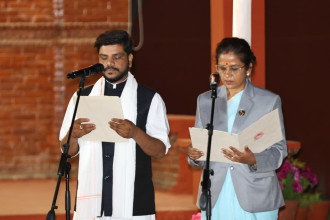 नवनियुक्त मन्त्रीहरु गौरीकुमारी यादव र रामजी यादवद्वारा शपथ ग्रहण