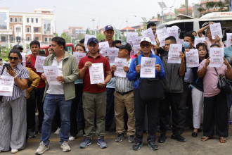 इजरायल जान दुई वर्षदेखि प्रतीक्षामा रहेकालाई प्राथमिकता दिनुपर्ने भन्दै  प्रदर्शन
