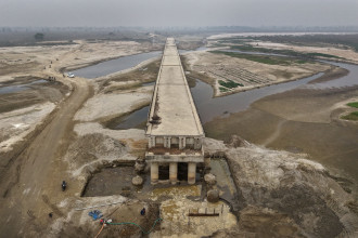 ठेक्का सम्झौता भएको डेढ दशक बितिसक्दा पनि बन्न नसकेको कमला पुल (तस्विरहरु)