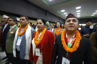 कांग्रेसभन्दा पहिले देश भन्ने सिद्धान्त र मनोविज्ञान केन्द्रमा राख्न विश्वप्रकाशको आग्रह
