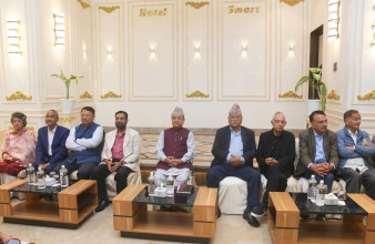 होटल स्मार्टमा कांग्रेस संस्थापनइतर समूहको बैठक सुरु