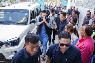 केन्द्रीय समिति बैठकका लागि पार्टी कार्यालय पुगेका रास्वपा नेताहरु (तस्बिरहरु)