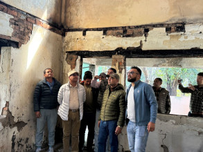 ५ महिनापछि जलेको पुर्खौली घरमा पुगे पूर्वगृहमन्त्री रमेश लेखक