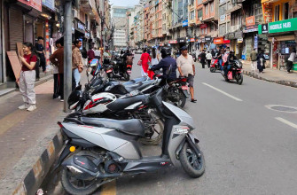 गणेश नेपाली घटनापछि सडकबाट हराए नगर प्रहरी,  फेरि बढ्यो अव्यवस्थित पार्किङ  (तस्बिरहरू)