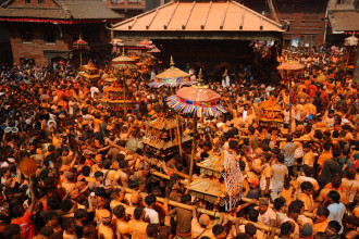 मध्यपुरथिमीमा हर्षोल्लासका साथ मनाइयो सिन्दुर जात्रा(तस्बिरहरु)