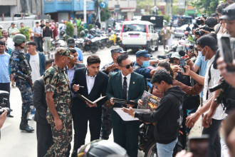 विभिन्न माग राखेर माइतीघरमा धर्नामा बसेकाहरुको विवरण लिन पुगे गृहमन्त्री गुरुङ (तस्बिरहरु)