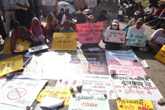 ‘३० दिन भयो, अझै घर छैन’ भन्दै सुकुमबासीको प्रदर्शन(तस्बिरहरु)