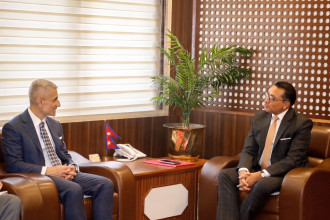 अर्थमन्त्री वाग्ले र अमेरिकी सहायक विदेशमन्त्रीबीच भेटवार्ता, अमेरिकी लगानीकर्तालाई लगानीका लागि आग्रह