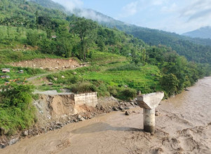 बाढीपहिरोले याङवरकका ४ परिवार विस्थापित, जलविद्युत् आयोजनामा क्षति
