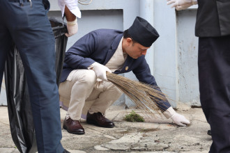 सरसफाइ सप्ताहमा सहभागी सभामुख डिपी अर्याल(तस्बिरहरु)