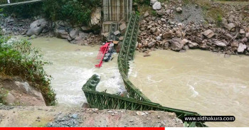 अरुण नदीको बेलीब्रिज भाँचियो