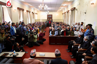 आधिकारिकता दाबी गर्दै देउवा कांग्रेस निर्वाचन आयोगमा (तस्विरहरु)