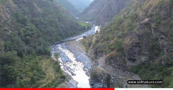 दिक्तेल–रेग्मीटार सडकः घर्तीभिरको चट्टान फुटाउन थालियो