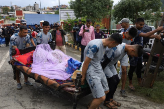 कीर्तिपुर होल्डिङ सेन्टरमा बाढी पसेपछि विस्थापितलाई स्मृति भवनमा सारियो
