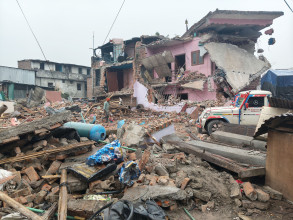 गैरीगाउँ क्षेत्रमा अतिक्रमण गरी निर्माण गरिएका सबै ठूला घर भत्काइयो