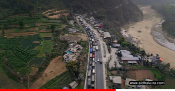 एउटा ट्रक बिग्रिएपछि पृथ्वी राजमार्गमा भएको ट्राफिक जाम (तस्बिरहरु)