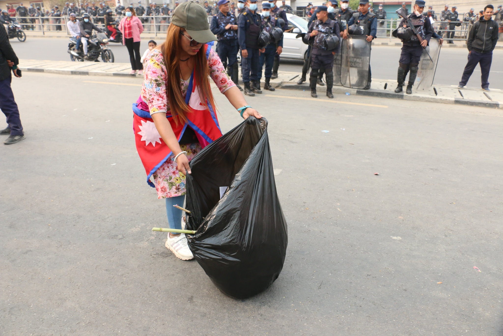 राप्रपाले आमसभापछि सफा गर्यो सडक, बालेनले दिए धन्यवाद!