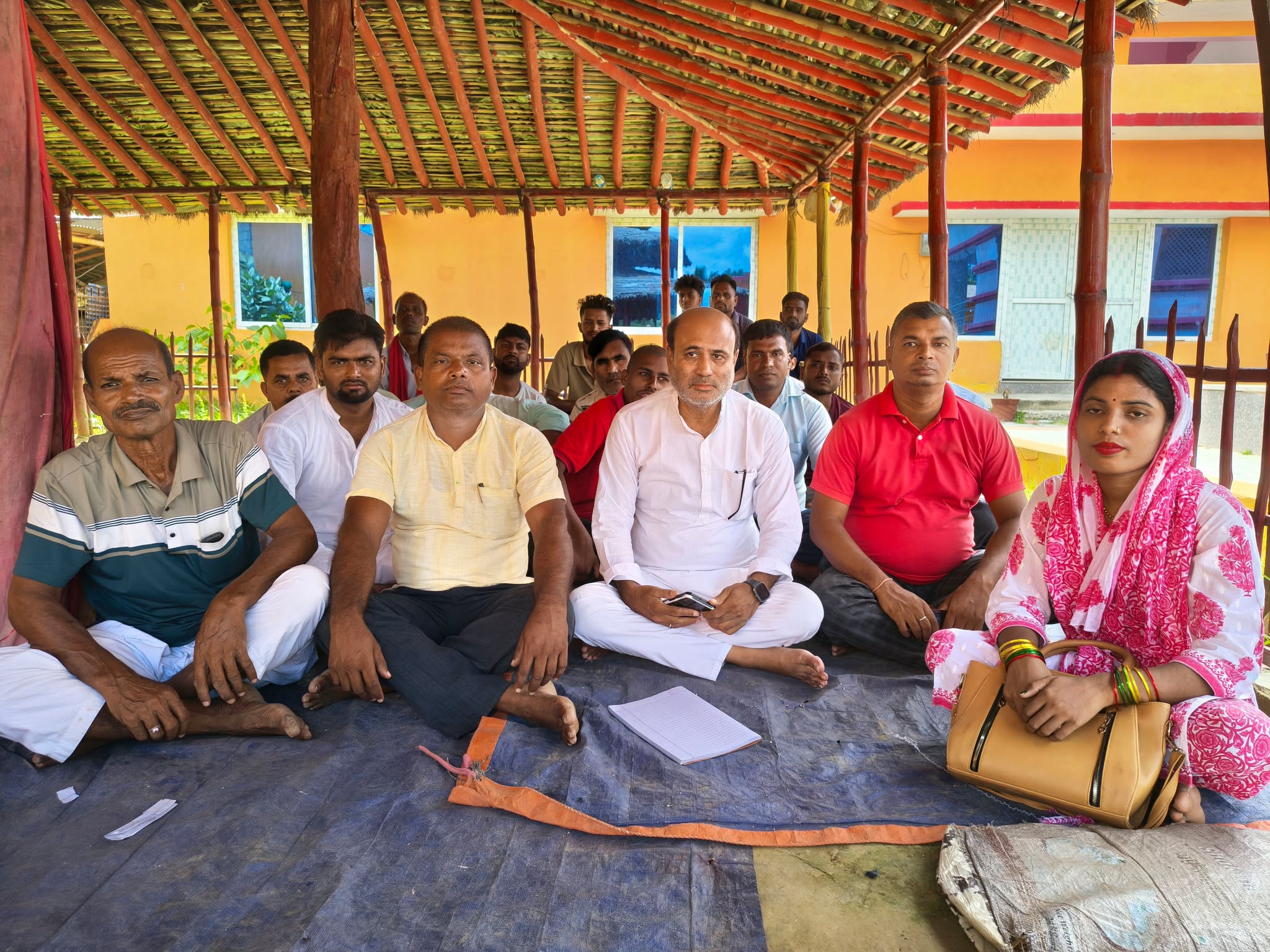 पोखरिया नगरपालिकामा घुस लिएर नियुक्ति गरिएका कर्मचारीकाे पैसा फिर्ता गर्न र काम गरेवापतकाे तलब दिन अपिल