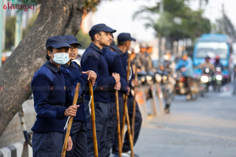 सडकमा खटिन थाले निर्वाचन प्रहरी