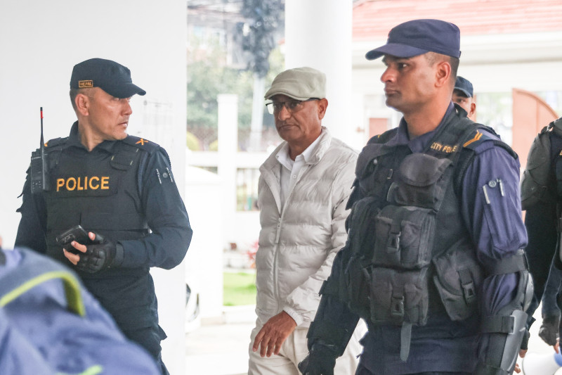 पूर्व गृहमन्त्री लेखकलाई म्याद थपको लागि सरकारी वकिल कार्यालय ल्याइयो(तस्बिरहरु)