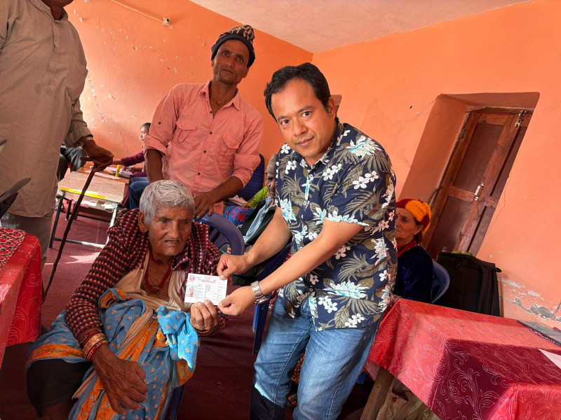 ९७ वर्षीया भट्टले नागरिकता पाउँदा...