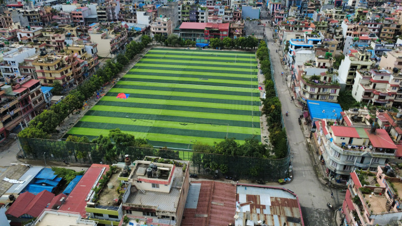 पेप्सीकोलामा कृत्रिम घाँसे फुटबल मैदान निर्माण धमाधम (तस्बिरहरु)