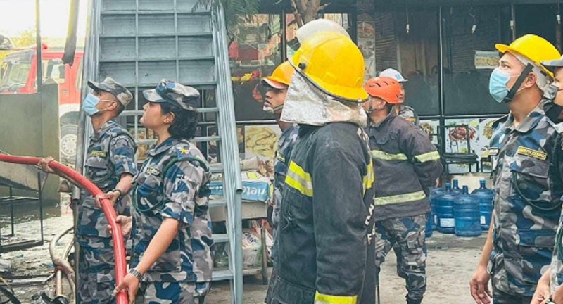 सतुंगलको धागो गोदाममा आगलागी, ६ वटा दमकलबाट नियन्त्रणको प्रयास