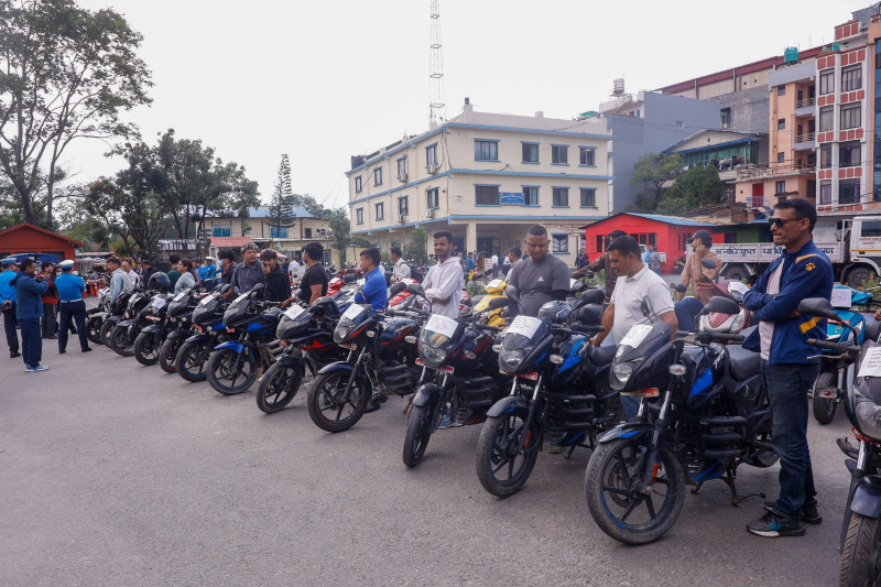 ट्राफिक प्रहरीद्वारा चोरीका ४१ वटा दुईपांग्रे सवारी सम्बन्धित धनीलाई फिर्ता (तस्बिरहरु)