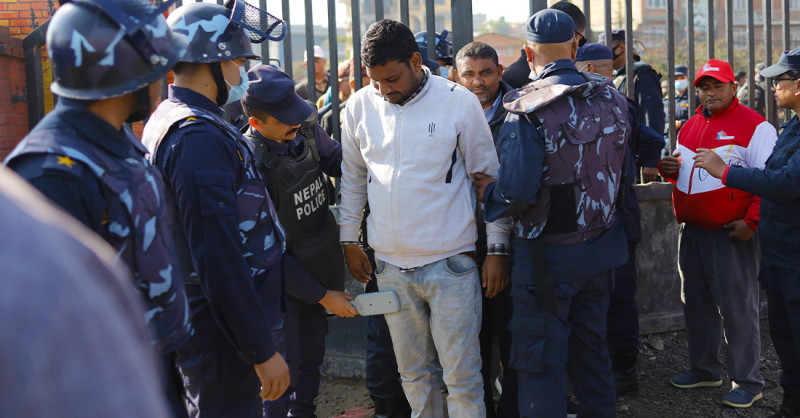 एमालेको महाधिवेशनस्थल प्रवेशमा कडाई, नेता कार्यकर्ताको 'स्क्यान' र झोला चेकजाँच