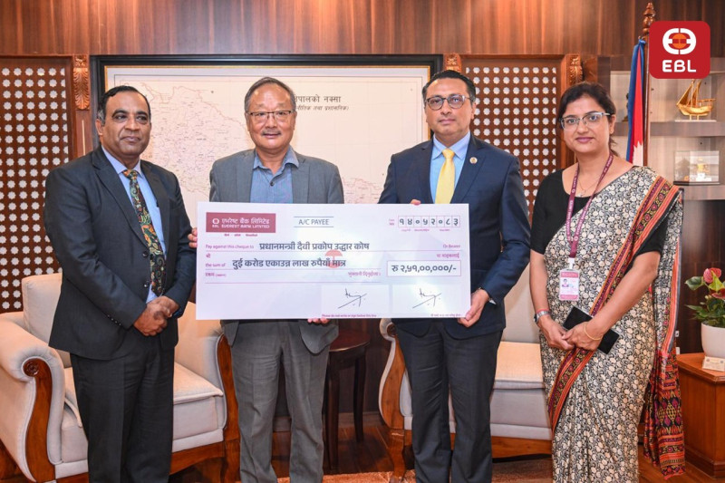 बाढी प्रभावित समुदायको राहत उद्धार तथा पुनस्र्थापनाका लागि एभरेष्ट बैंक र बैंकका कर्मचारीहरुको तर्फबाट सहयोग