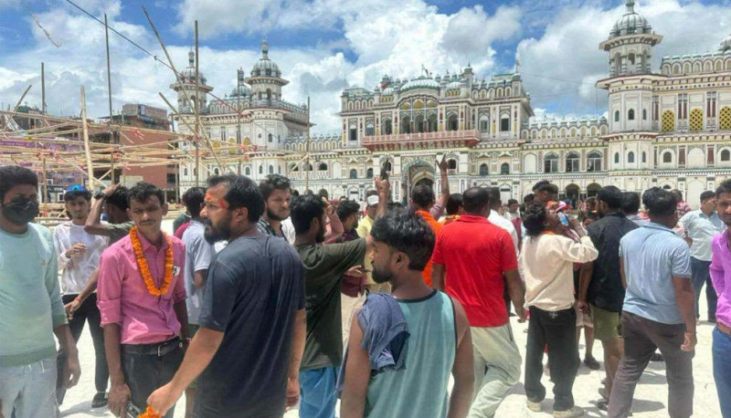 हर्क साम्पाङलाई स्वागत गर्न जानकी मन्दिर पुगेका कार्यकर्ता लखेटिए
