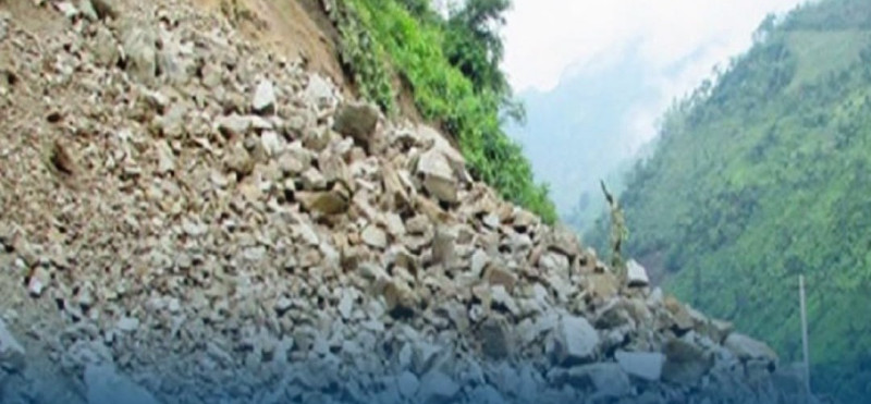 सिद्धार्थ राजमार्गमा पहिरो, सडक पूर्णरूपमा अवरुद्ध