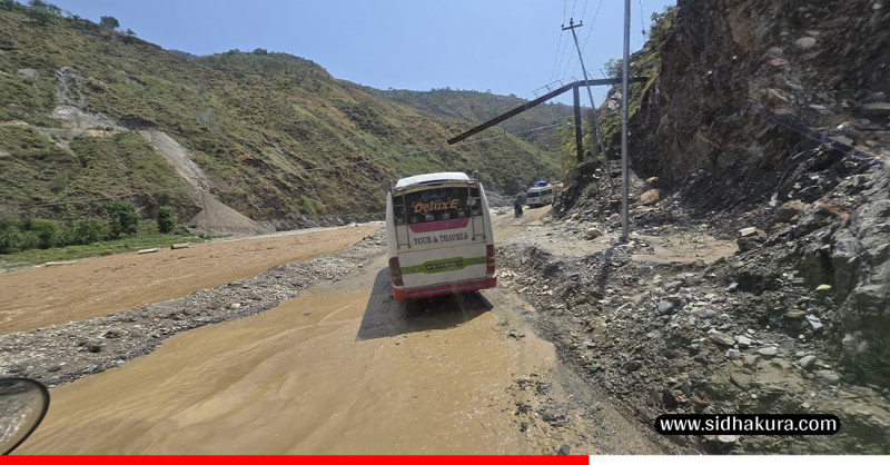 बर्खा नलाग्दै बीपी राजमार्गको यो हालत (तस्विरहरु)