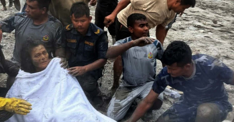 भोटेकोशी बाढीको ११औं दिनमा बेत्राबतीबाट एक महिलाको जीवितै उद्धार