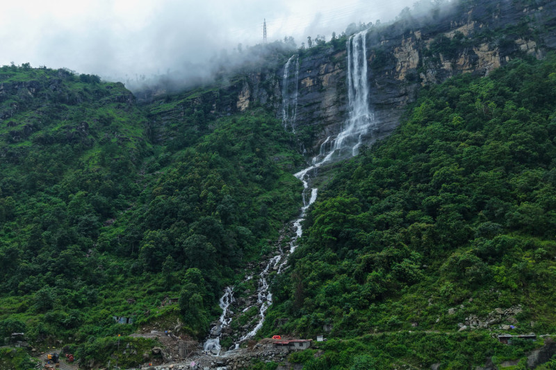 नुवाकोटबाट रसुवा जाने बाटोमा पर्ने भाङ्गे झरना