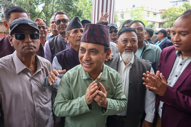विश्वप्रकाश सानेपा पुगे, गगन पनि जाँदै