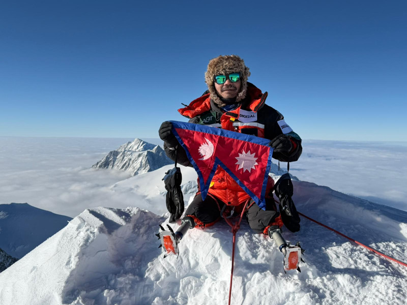 कृत्रिम खुट्टाकै सहारामा सातै महादेशका शिखर आरोहण गरेका बुढामगर